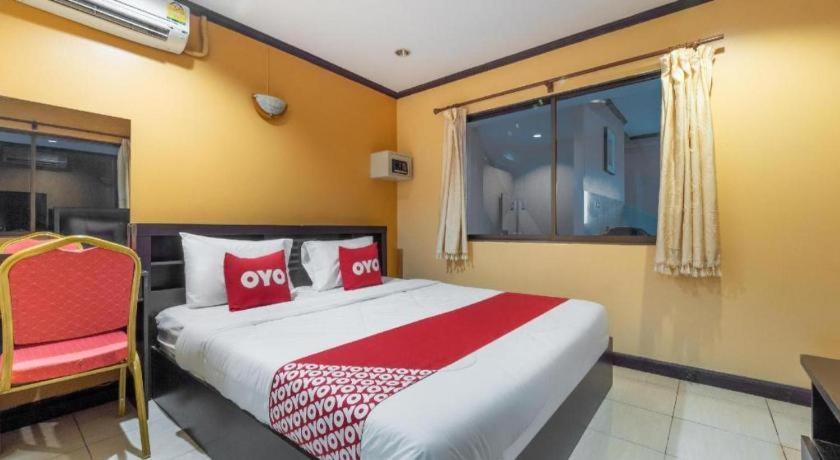 Oyo 75327 Diyana Residence Pattaya Esterno foto